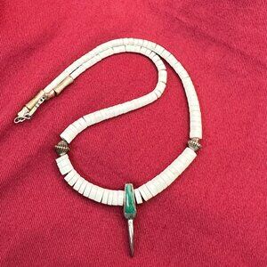 VTG Navajo Heishi Bead Necklace Claw/Talon Pendant Turquoise Accent